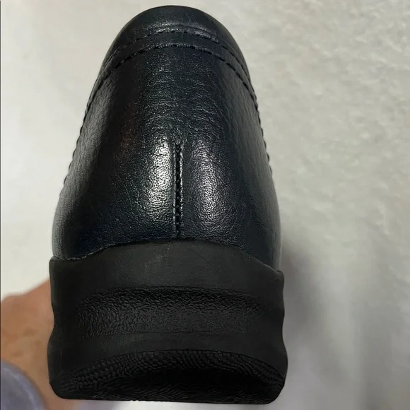 Clarks “in-motion” Women's Navy Blue Leather Loafers 12w 12 wide - Picture 9 of 14